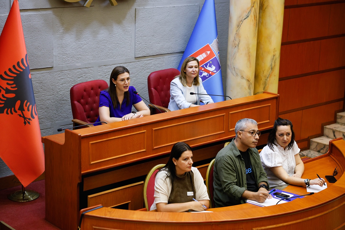 Ministri i Shtetit për Rininë dhe Fëmijët Znj. Bora Muzhaqi me Nënkryetaren e Bashkisë Tiranë, Jonidën