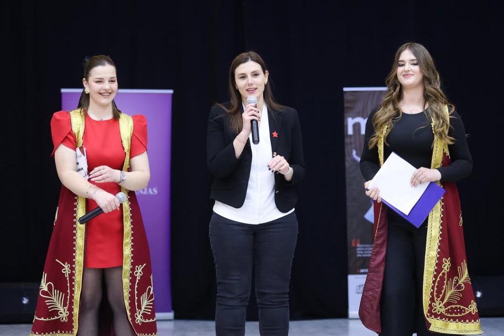 Ministri i Shtetit për Rininë dhe Fëmijët, Znj. Bora Muzhaqi