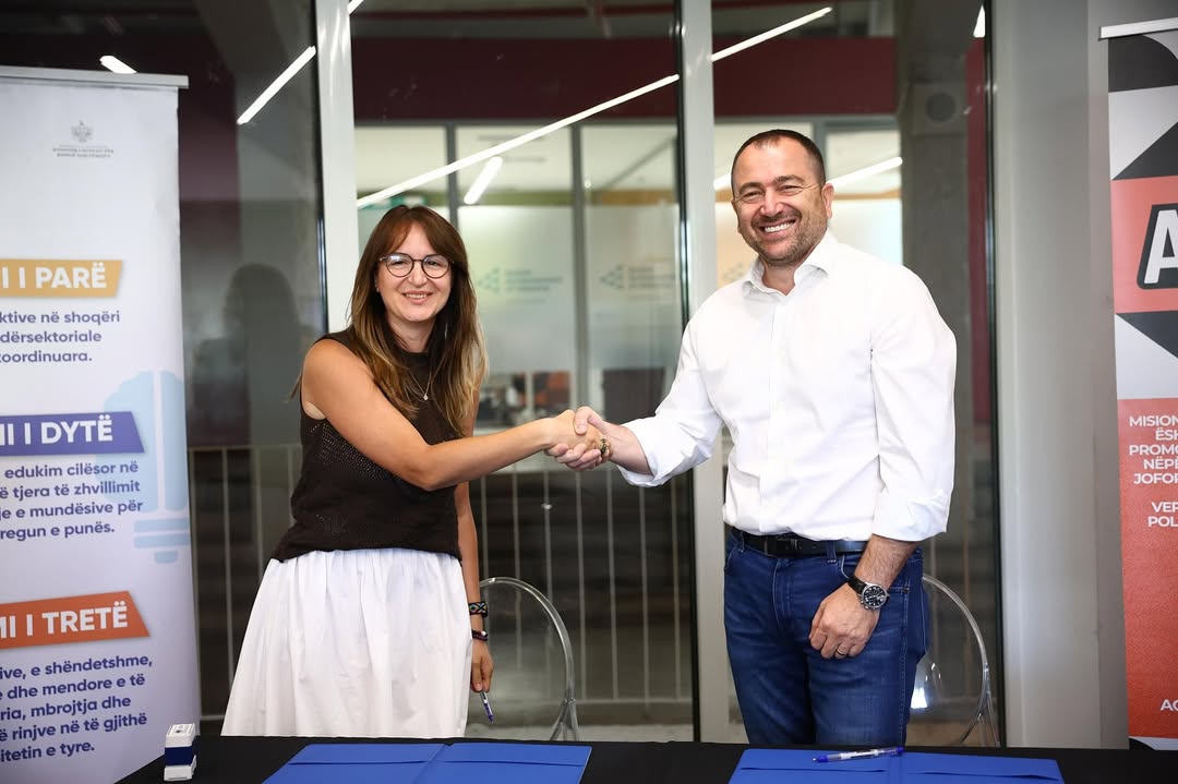 Investojmë për RININË, në çdo cep të Shqipërisë!🇦🇱🤝✍️ Nënshkruam kontratat me organizatat fit (4)