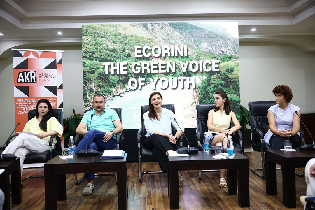 🟢 Ecoyouth – Zëri i Gjelbër i të Rinjve ♻️ Po rrisim një brez të rinjsh që nuk mjaftohen me thi (1)
