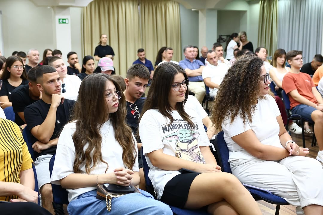🟢 Ecoyouth – Zëri i Gjelbër i të Rinjve ♻️ Po rrisim një brez të rinjsh që nuk mjaftohen me thi (13)