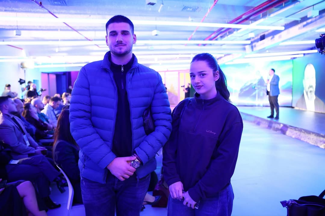 E nisëm ditën me plot energji pozitive në zyrat e AKR-së, në shoqërinë e të rinjve vullnetarë të (3)