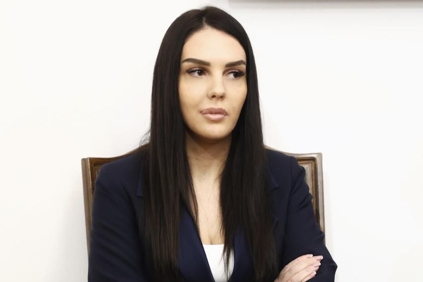 e3a2de01-c256-4151-b56a-6ca72d9fb304