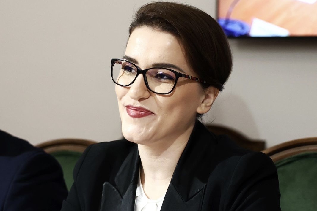 f971b47e-583c-4832-bc62-a9db5466c635