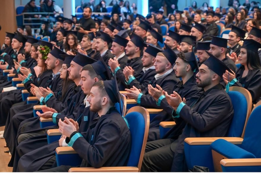 Kënaqësi të isha pranë të rinjve dhe trupës akademike të Universitetit Metropolitan në Ceremonin (3)