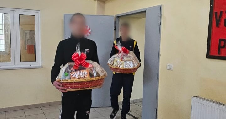 Në frymën e Krishtlindjes, ndamë ngrohtësi, shpresë dhe dhurata për festat duke ofruar mbi të gj (3)