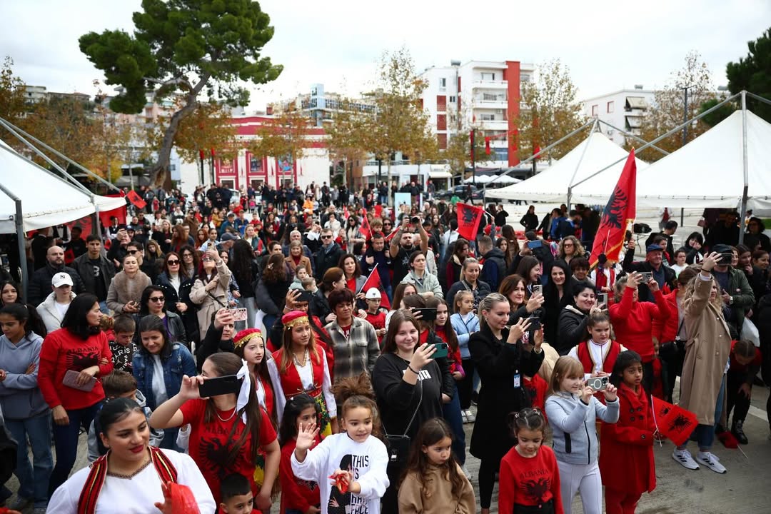 🇦🇱 “Rinia në Zemër të Vlorës” – 28 Nëntor 🇦🇱Një ditë plot emocion, muzikë dhe energji rinore (1)