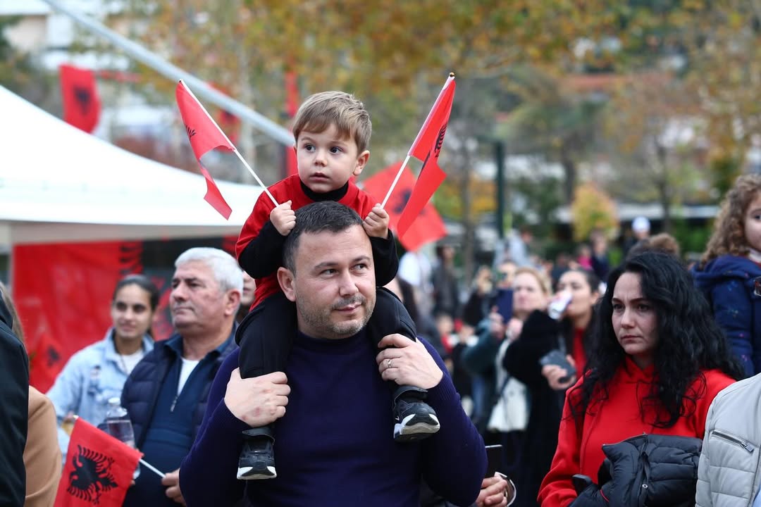 🇦🇱 “Rinia në Zemër të Vlorës” – 28 Nëntor 🇦🇱Një ditë plot emocion, muzikë dhe energji rinore (11)