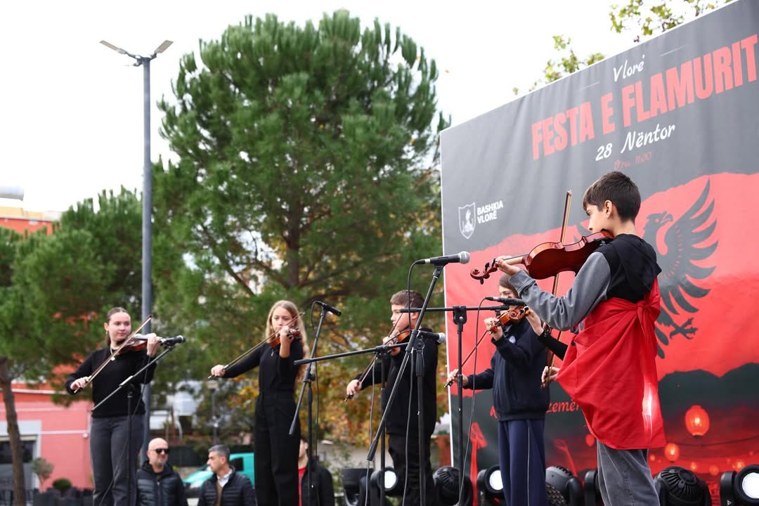 🇦🇱 “Rinia në Zemër të Vlorës” – 28 Nëntor 🇦🇱Një ditë plot emocion, muzikë dhe energji rinore (16)