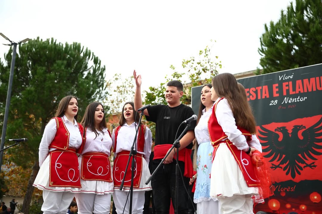 🇦🇱 “Rinia në Zemër të Vlorës” – 28 Nëntor 🇦🇱Një ditë plot emocion, muzikë dhe energji rinore (17)