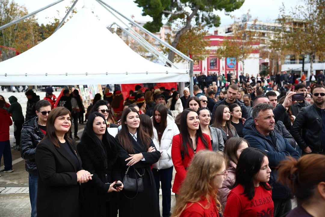 🇦🇱 “Rinia në Zemër të Vlorës” – 28 Nëntor 🇦🇱Një ditë plot emocion, muzikë dhe energji rinore (2)