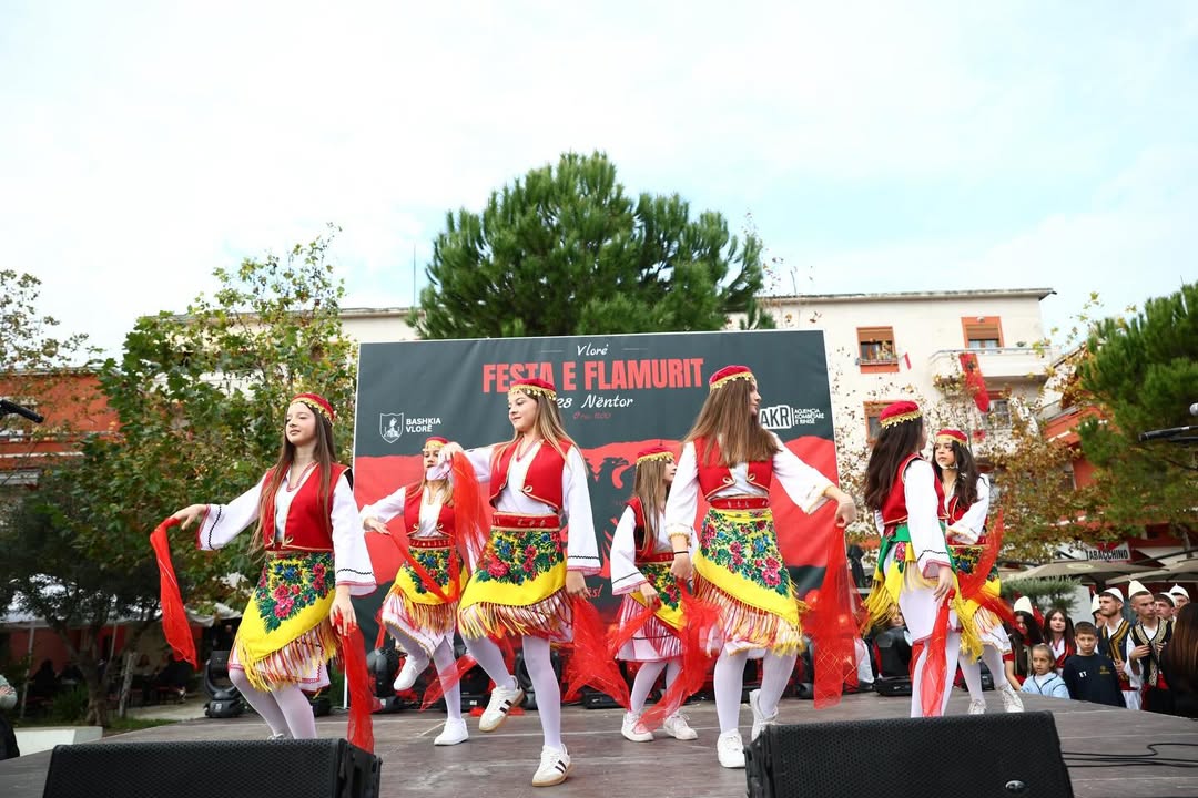 🇦🇱 “Rinia në Zemër të Vlorës” – 28 Nëntor 🇦🇱Një ditë plot emocion, muzikë dhe energji rinore (4)