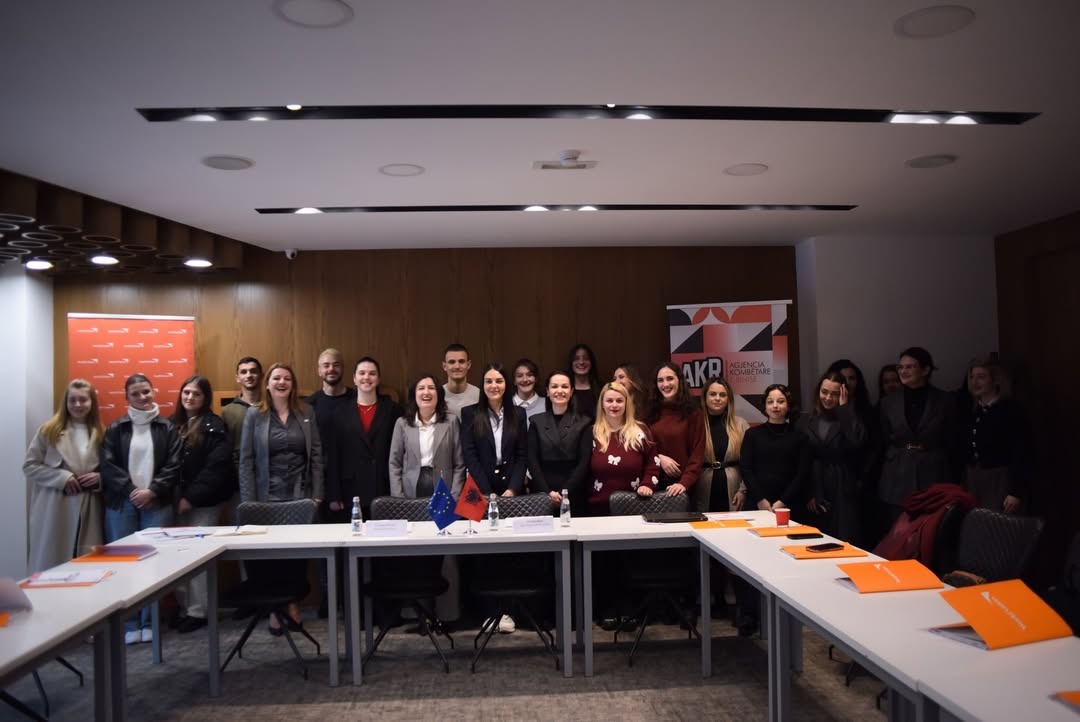 Së bashku për një rini më të fuqizuar dhe më aktive!Agjencia Kombëtare e Rinisë, në bashkëpunim (8)