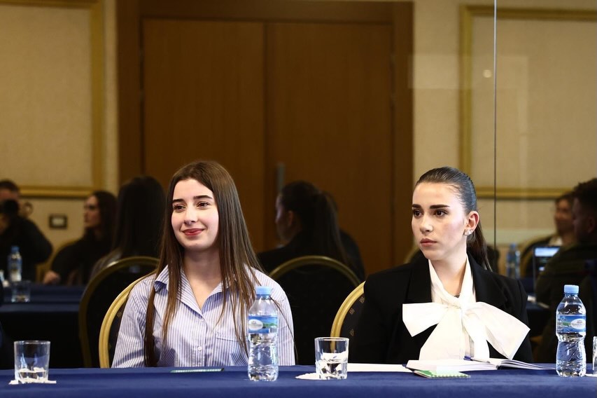 Dje u zhvillua takimi i përbashkët ndërmjet anëtarëve të KKR II dhe KKR III, një moment i rëndës (12)