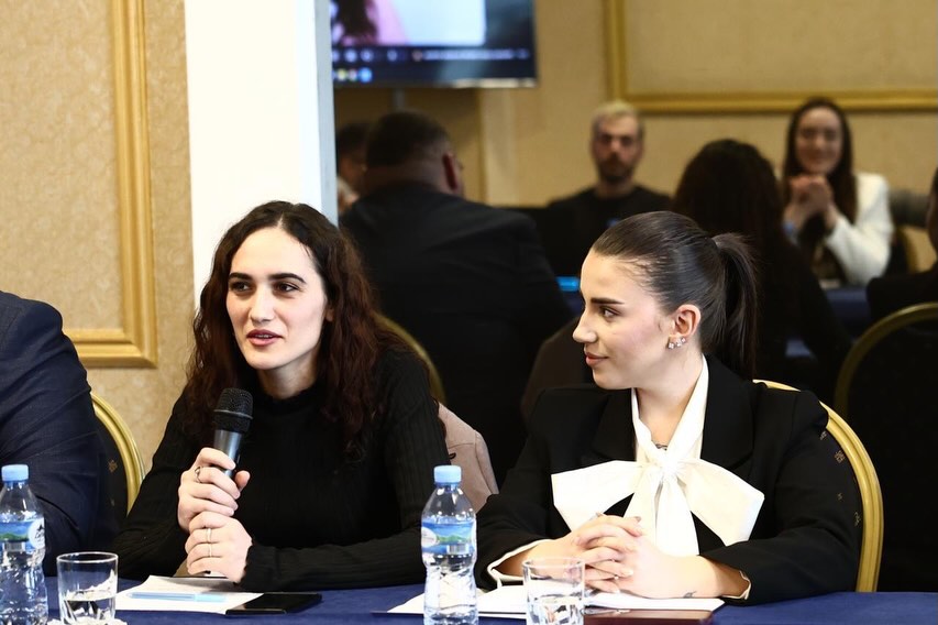 Dje u zhvillua takimi i përbashkët ndërmjet anëtarëve të KKR II dhe KKR III, një moment i rëndës (14)