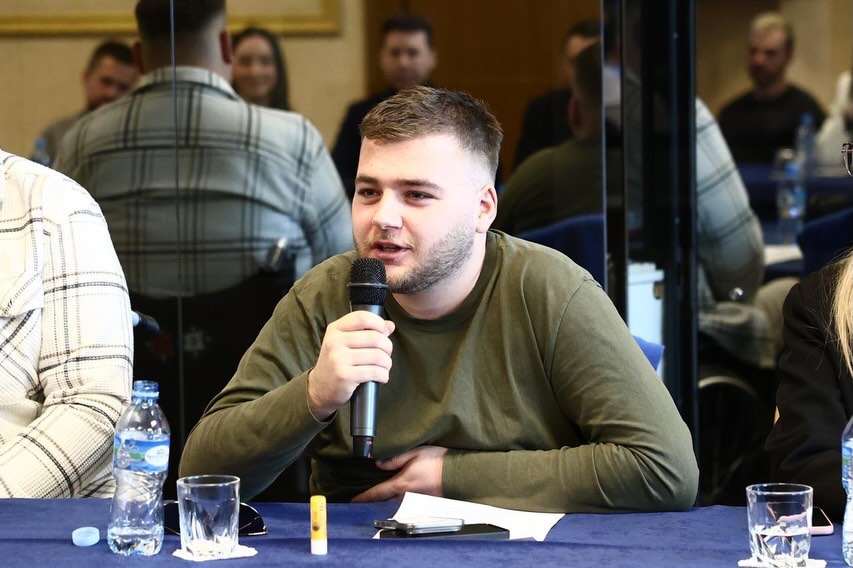 Dje u zhvillua takimi i përbashkët ndërmjet anëtarëve të KKR II dhe KKR III, një moment i rëndës (15)