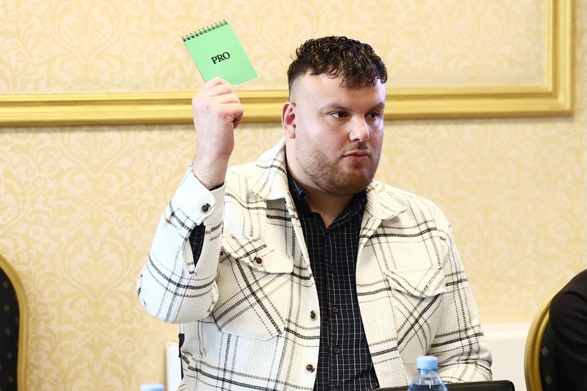 Dje u zhvillua takimi i përbashkët ndërmjet anëtarëve të KKR II dhe KKR III, një moment i rëndës (8)