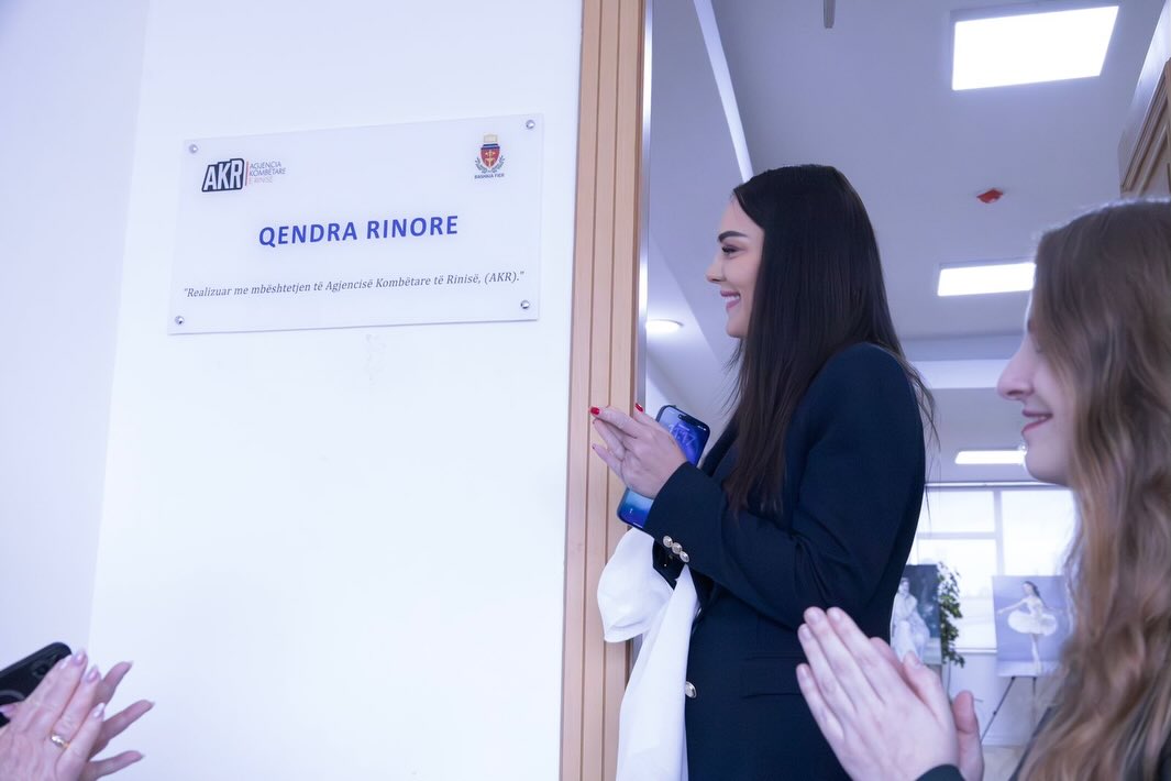 Momente nga inaugurimi Qendrën Rinore “SKYHIGH RINOR” në Bibliotekën Dritëro Agolli, Bashkia Fie (2)