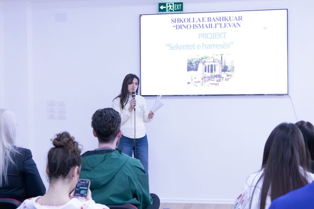 Momente nga inaugurimi Qendrën Rinore “SKYHIGH RINOR” në Bibliotekën Dritëro Agolli, Bashkia Fie (4)