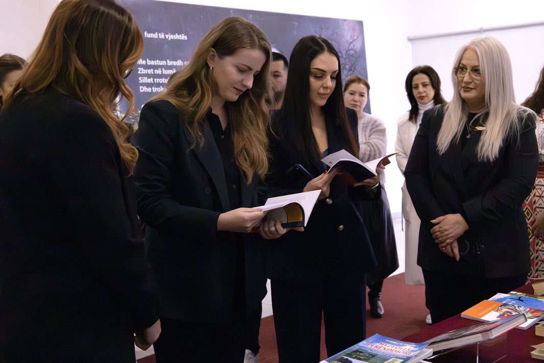 Momente nga inaugurimi Qendrën Rinore “SKYHIGH RINOR” në Bibliotekën Dritëro Agolli, Bashkia Fie (8)