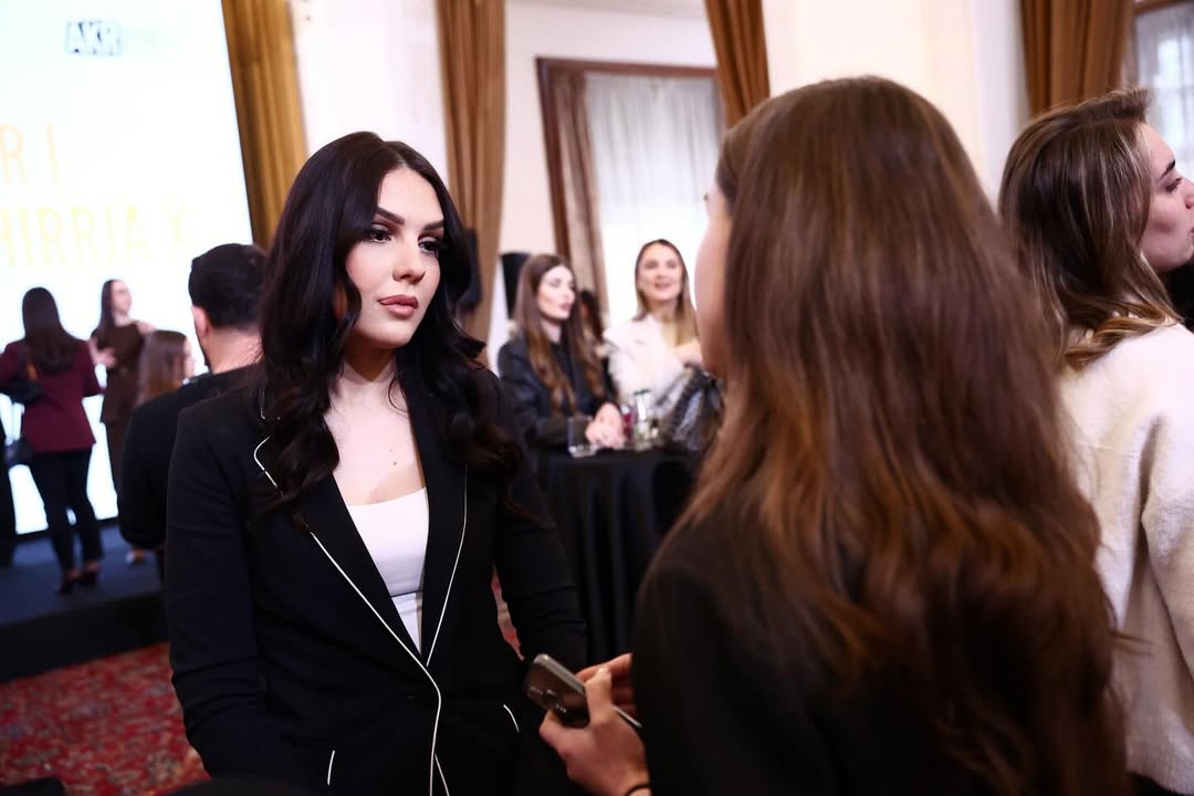 Së bashku me Kryeministrin Edi Rama, Ministrin Blendi Gonxhja dhe kolegë të Administratës Publik (12)