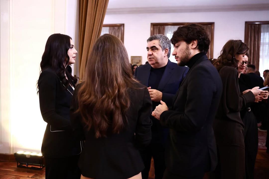 Së bashku me Kryeministrin Edi Rama, Ministrin Blendi Gonxhja dhe kolegë të Administratës Publik (14)