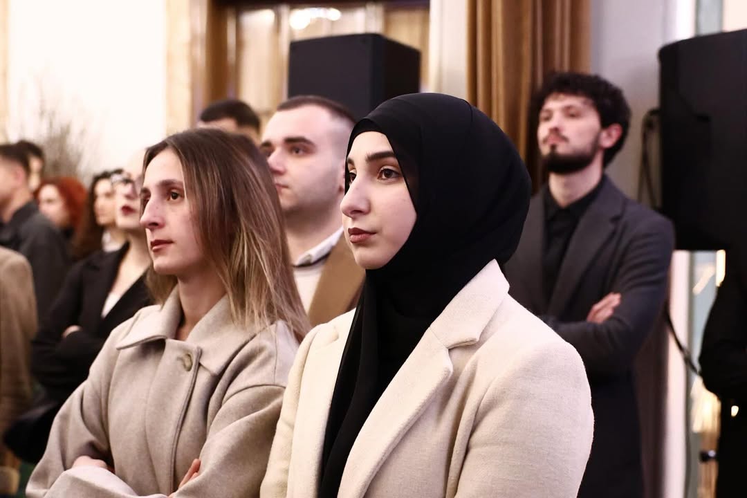 Së bashku me Kryeministrin Edi Rama, Ministrin Blendi Gonxhja dhe kolegë të Administratës Publik (8)