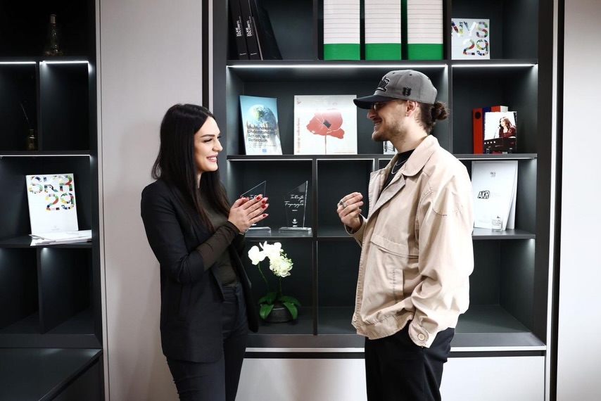 Takim me krenarinë që do të përfaqësojë Shqipërinë në Eurovision Song Contest! Drejtoresha e Agj (2)