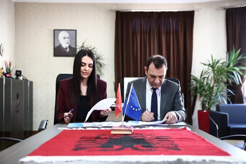 U firmos sot marrëveshja e bashkëpunimit me Komisionerin për Mbrojtjen nga Diskriminimi Robert G (1)