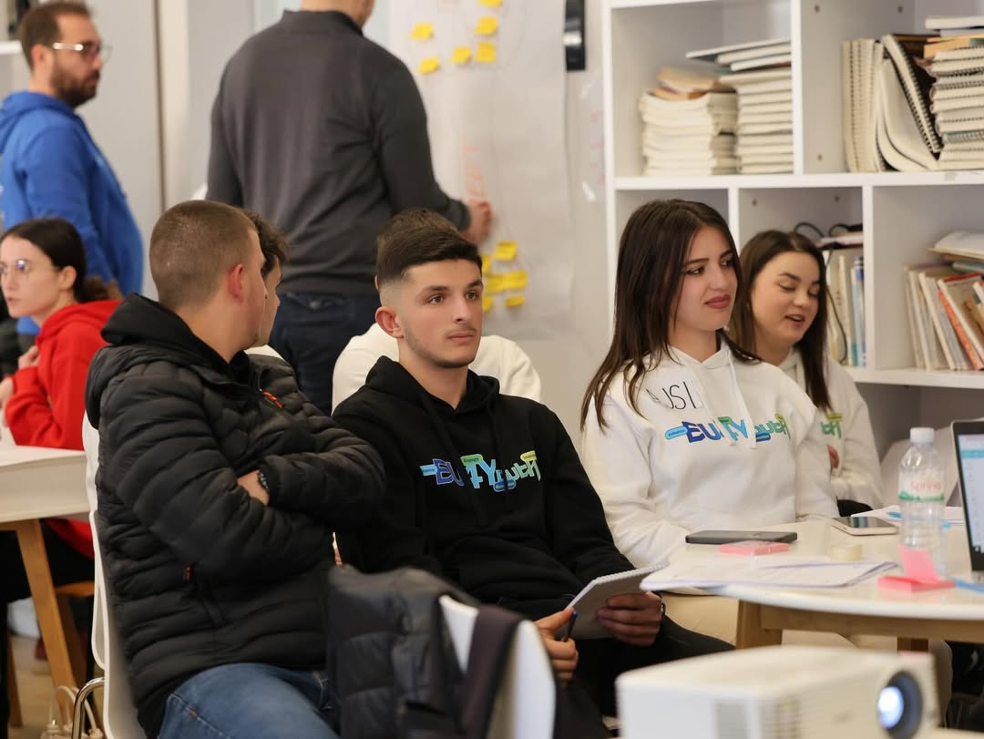 Në kuadër të projektit UPSHIFT4Outreach – Level 1.0- Reach out for Youth, dedikuar identifikimit (2)