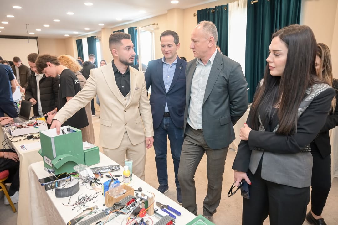 Sot u çel zyrtarisht faza gjysmëfinale e kompeticionit RoboTech, platformës më të rëndësishme që (12)