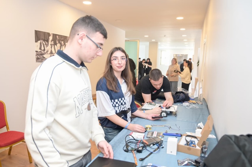 Sot u çel zyrtarisht faza gjysmëfinale e kompeticionit RoboTech, platformës më të rëndësishme që (3)