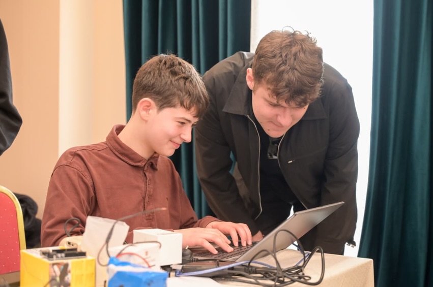 Sot u çel zyrtarisht faza gjysmëfinale e kompeticionit RoboTech, platformës më të rëndësishme që (6)