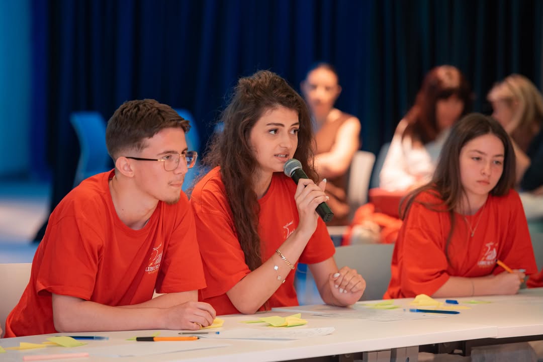 Finalja e Madhe e Edicionit IX të Re-Debate vulosi edhe një herë fuqinë që ka debati në formimin (10)