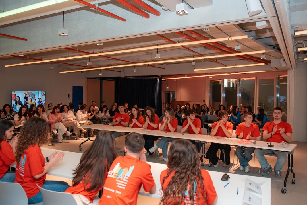 Finalja e Madhe e Edicionit IX të Re-Debate vulosi edhe një herë fuqinë që ka debati në formimin (16)
