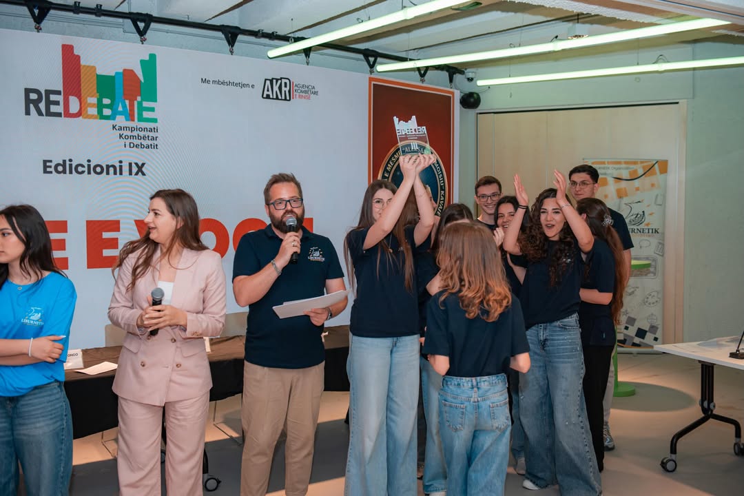 Finalja e Madhe e Edicionit IX të Re-Debate vulosi edhe një herë fuqinë që ka debati në formimin (18)
