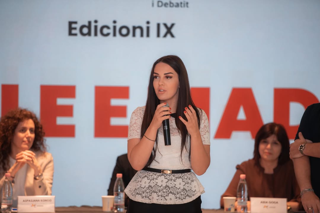 Finalja e Madhe e Edicionit IX të Re-Debate vulosi edhe një herë fuqinë që ka debati në formimin (4)