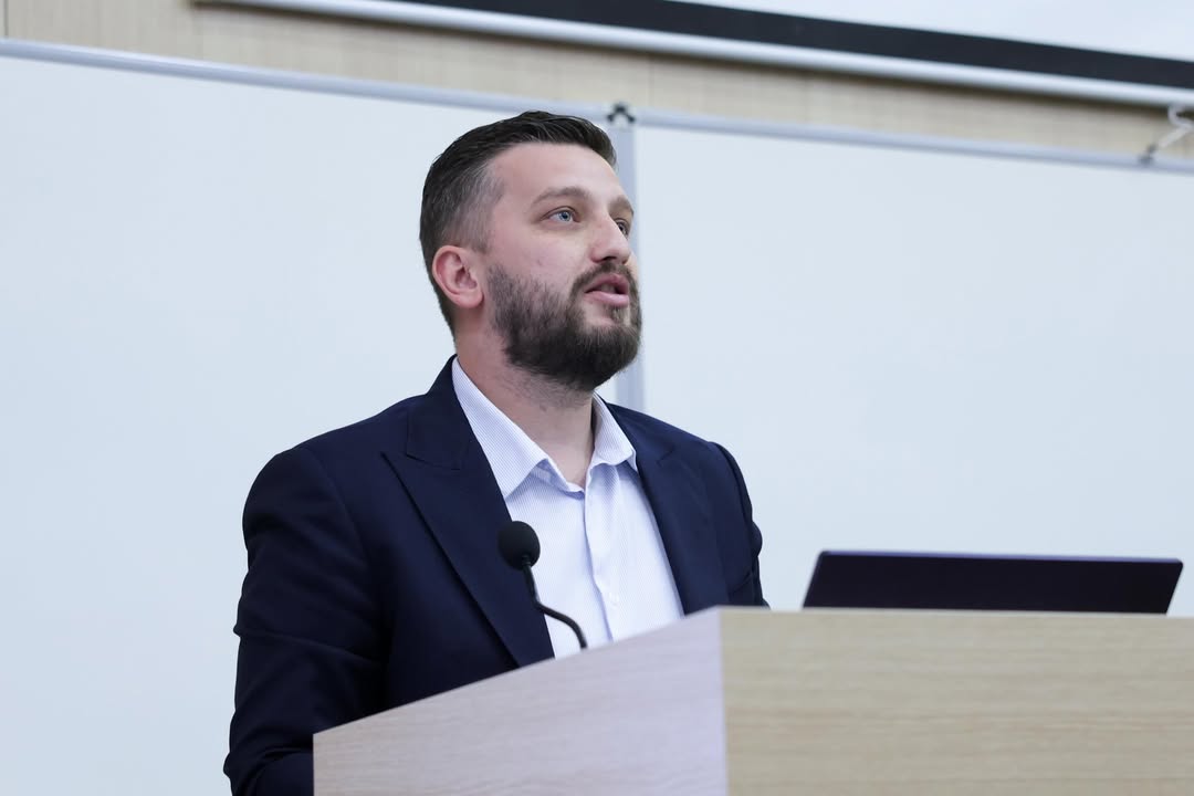Inteligjenca Artificiale po transformon botën dhe të rinjtë shqiptarë janë gati të udhëheqin të8