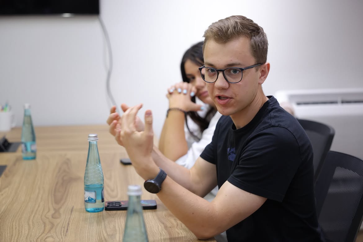 Agjencia Kombëtare e Rinisë zhvilloi në Tiranë një takim me përfaqësues të Komisionit Studentor3