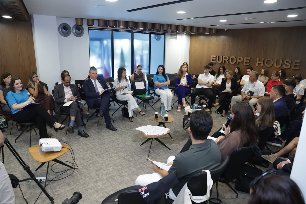Në lançimin e fushatës #MbroAtëQëDo, në kuadër të aktivitetit “Platforma e Dialogut me të Rinjtë (10)